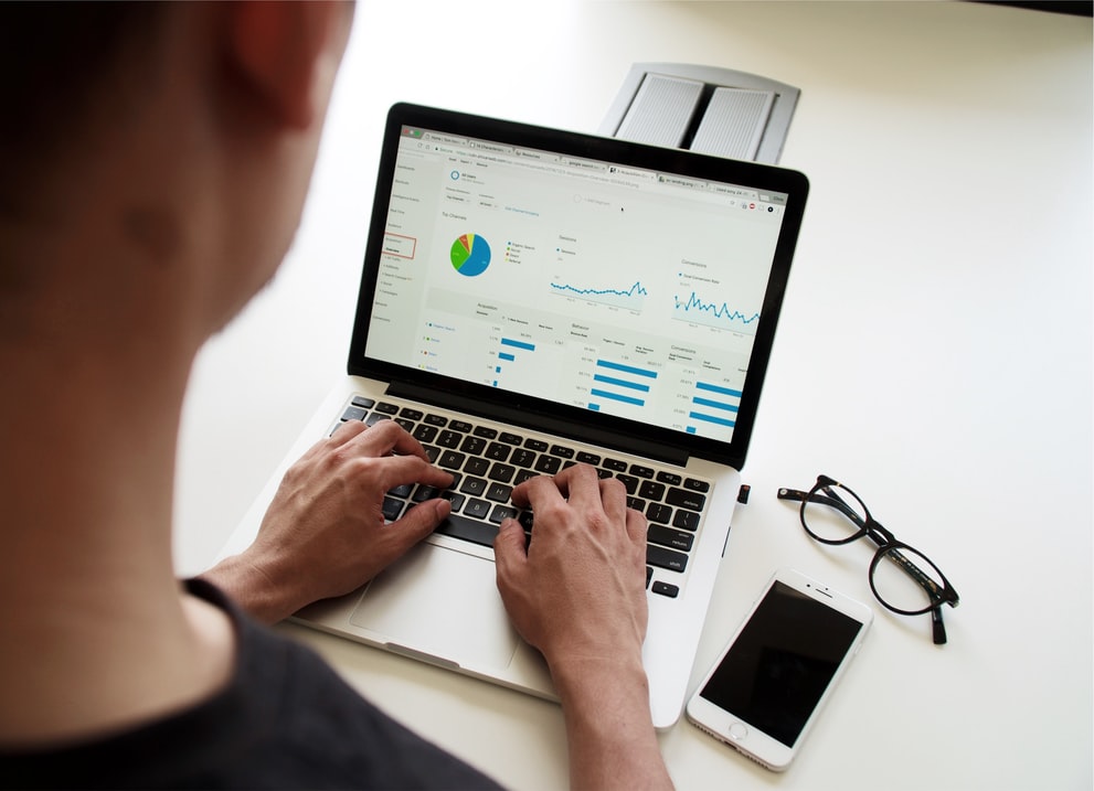 photo 1542744173 05336fcc7ad4 min